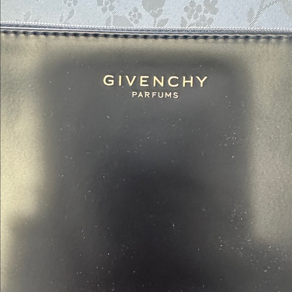 Givenchy Parfums cosmetics case - Picture 2 of 8